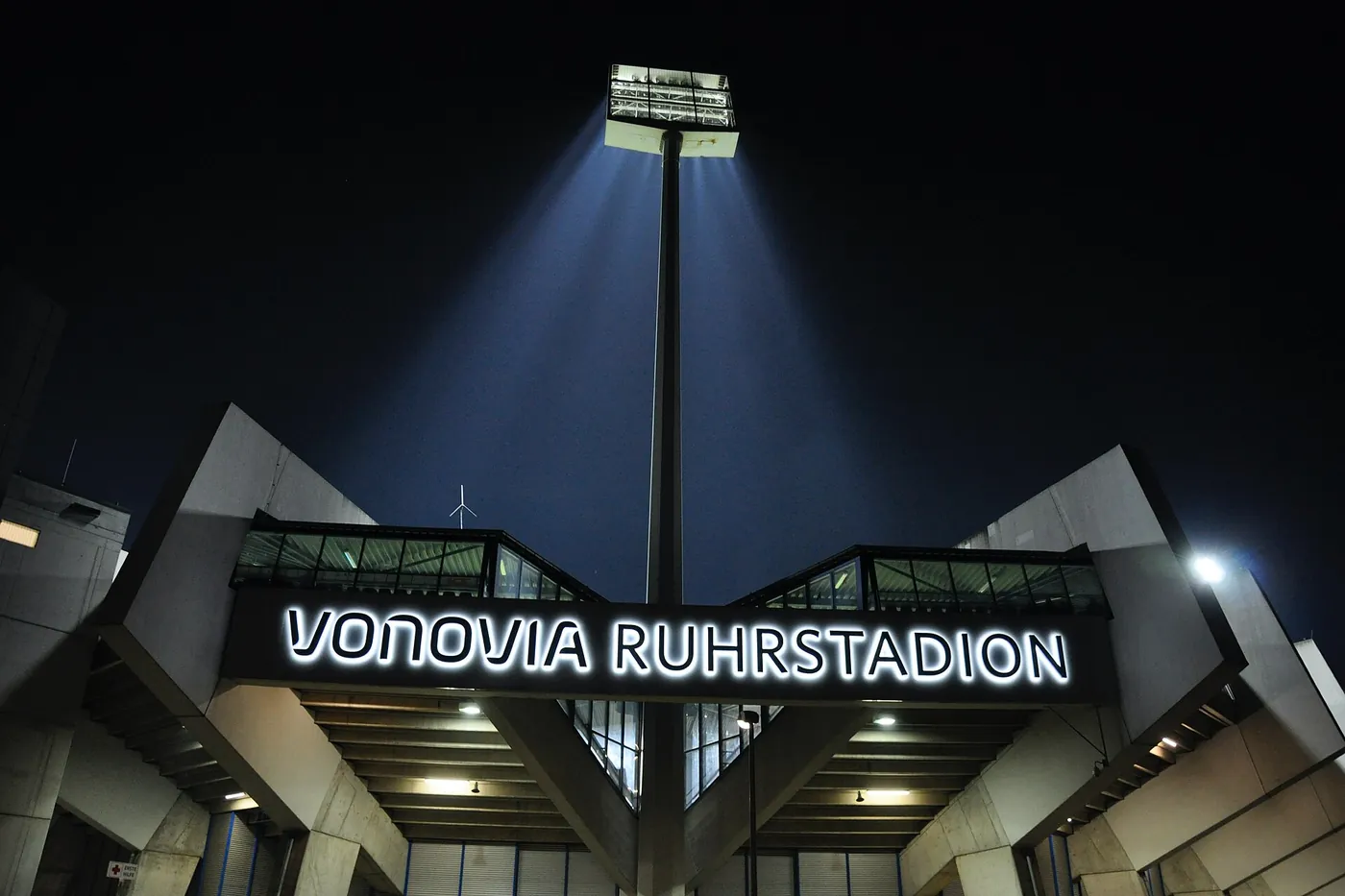 Das Ruhrstadion in Bochum am Abend