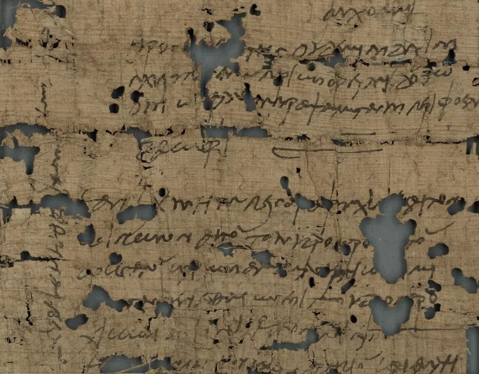 Ein griechischer Papyrus aus Ägypten, um das Jahr 113. Die Löcher zeigen, warum so viele Texte unvollständig sind.